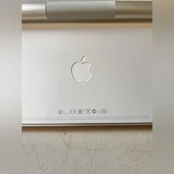 Original Apple Magic Keyboard (1) Bluetooth Wireless Model A1314 *Genuine Apple* - Picture 4 of 5